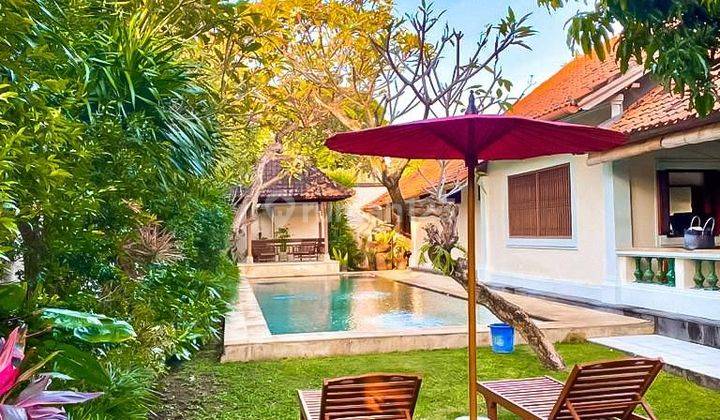 Villa mewah di pusat kota sanur, bisa jalan kaki ke pantai, sudah full furnish 1