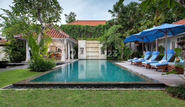 Luxury villa in Sanur, can walk to the beach, strategic location 4 bedrooms 2