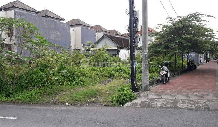 Tanah 3 menit ke pantai kerobokan akses jalan Hook 1