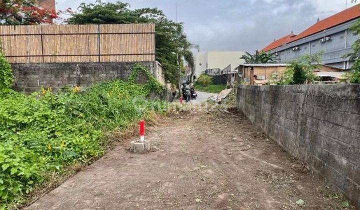 Langka Tanah kecil kawasan villa di jalan pantai berawa canggu, Bali akses jalan 4 meter 2