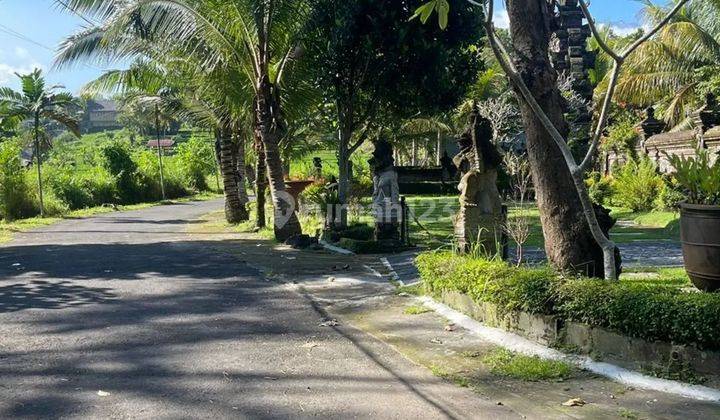 Land in a tourist area with charming natural views in Karangasem 1