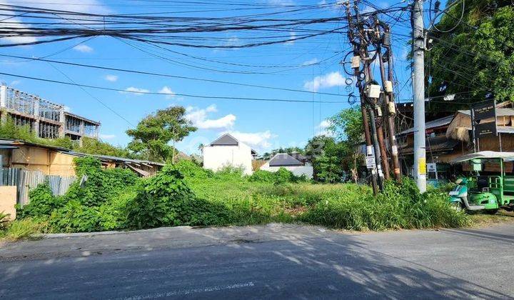 Tanah di jalan raya utama pantai nelayan Canggu 200 meter ke pantai