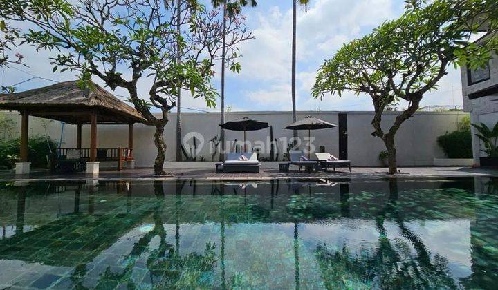 Nego, Luxury villa lingkungan cluster mewah di Seminyak 1