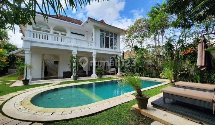 Luxury villa di Seminyak, 4 kamar tidur halaman luas 1