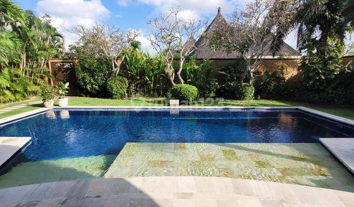 Luxury villa di Seminyak, cocok untuk villa pribadi atau komersil 1