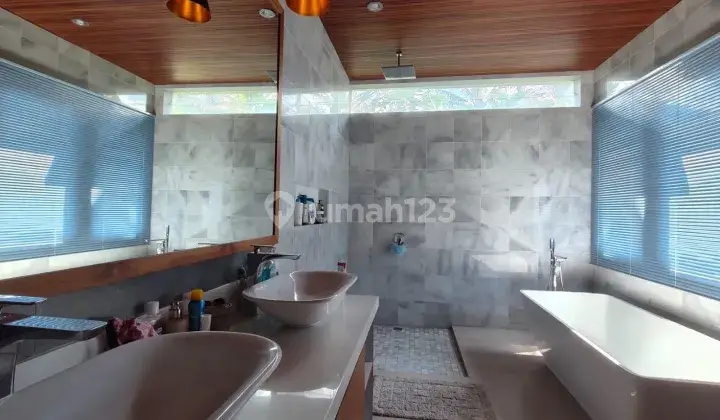 Luxury villa dengan view laut, bisa jalan kaki ke pantai Saba 2