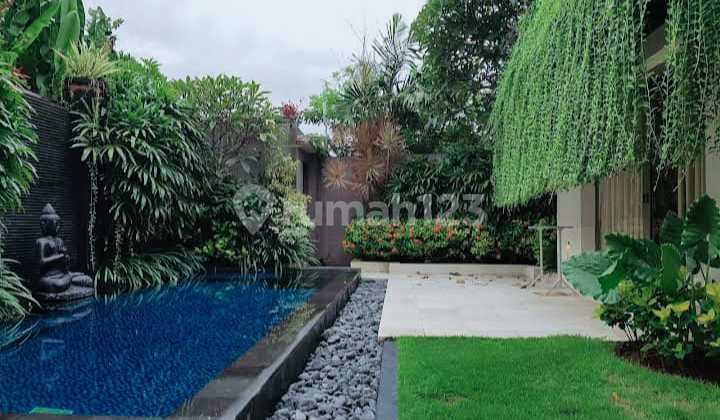 Vila Mewah One Gate System Dekat Pantai Jimbaran