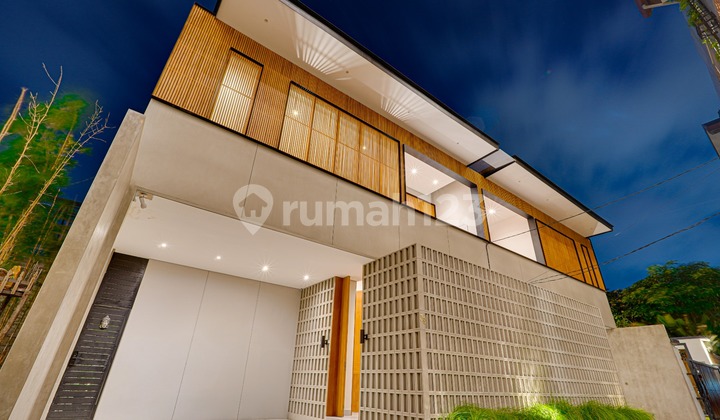 Brand New Luxury Villa 300M ke Pantai Batu Bolong Canggu