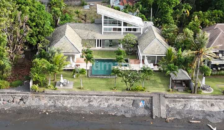 2 Units of Modern Luxury Villa by the Beach in Buleleng 2 Units of Modern Luxury Villa by the Beach in Buleleng