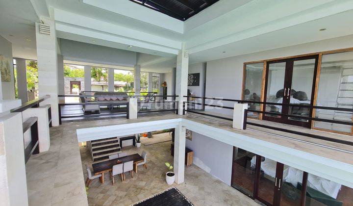 Villa Mewah Los Tebing Pantai di Ungasan, Halaman Luas 2