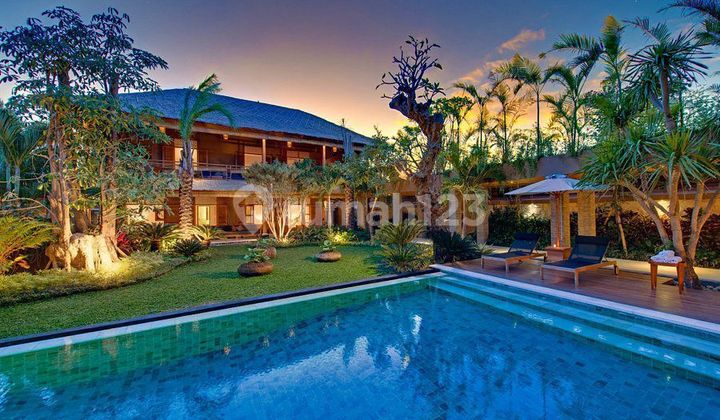 Villa Mewah 2 Unit Lokasi Premium Dekat Pantai Seminyak Bali Villa Mewah 2 Unit Lokasi Premium Dekat Pantai Seminyak Bali