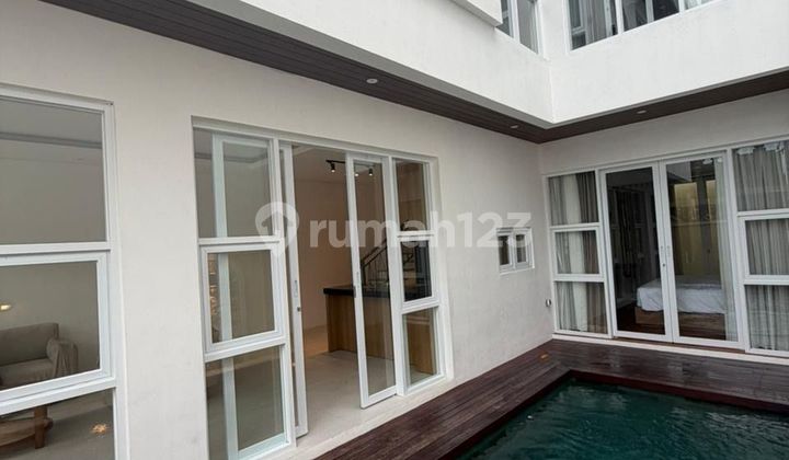 Modern Minimalist Villa Near Berawa Beach