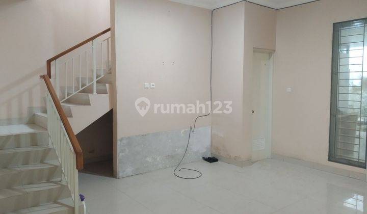 Rumah 2 Lantai Murah Bagus  di Taman Semanan SHM  1