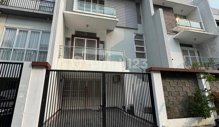 Rumah Siap Huni PIK Semi Furnished 3 lantai Kamar Mandi Dalam Rumah Siap Huni PIK Semi Furnished 3 lantai Kamar Mandi Dalam