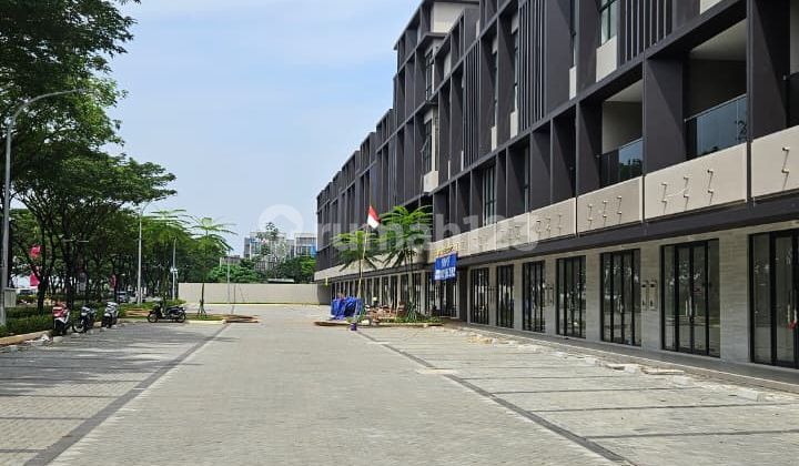 New Enchante 3-story Shophouse Facing Main Road, suitable for business, spacious parking New Enchante 3-story Shophouse Facing Main Road, suitable for business, spacious parking