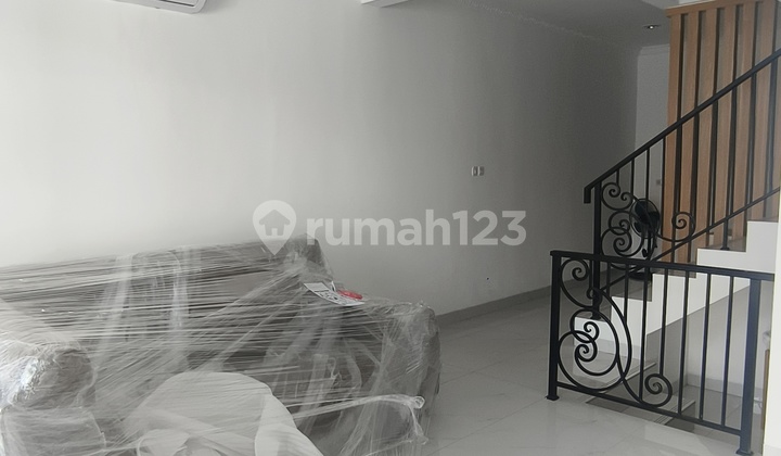 New Duta Garden House American Classic Style Ready to Occupied