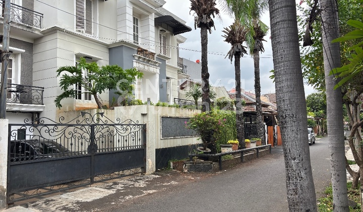 RUMAH MEWAH DI CEMPAKA PUTIH TENGAH SIAP HUNI LINGKUNGAN ASRI  1