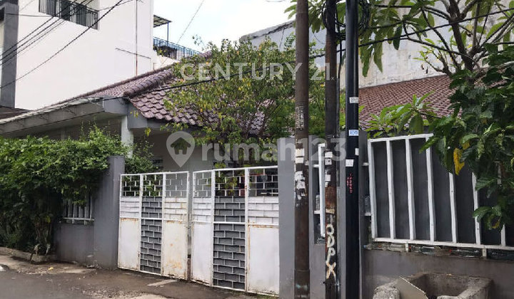 Rumah Luas di Pusat Kota, Lokas Strategis dan Siap Huni.