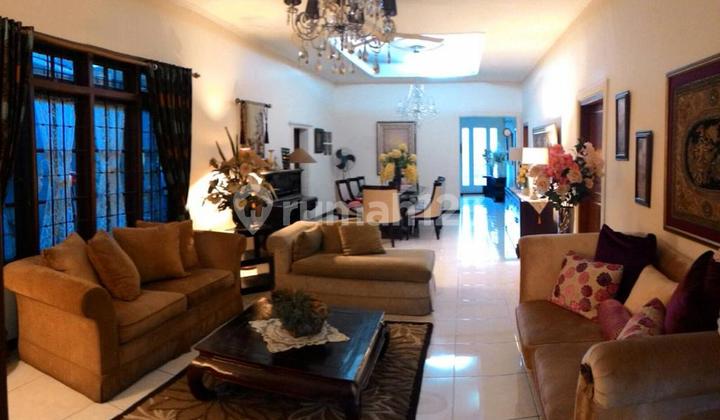 For sale: Nice house with a spacious yard in Pisangan Lama, Jatinegara, East Jakarta. 2