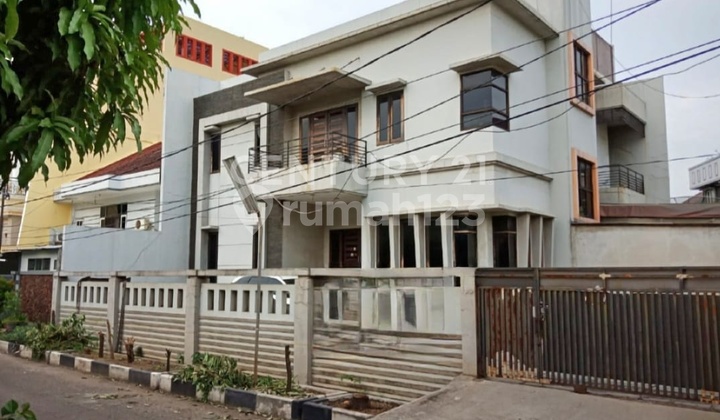 Hook House in Kelapa Gading A Step Away to MKG 1