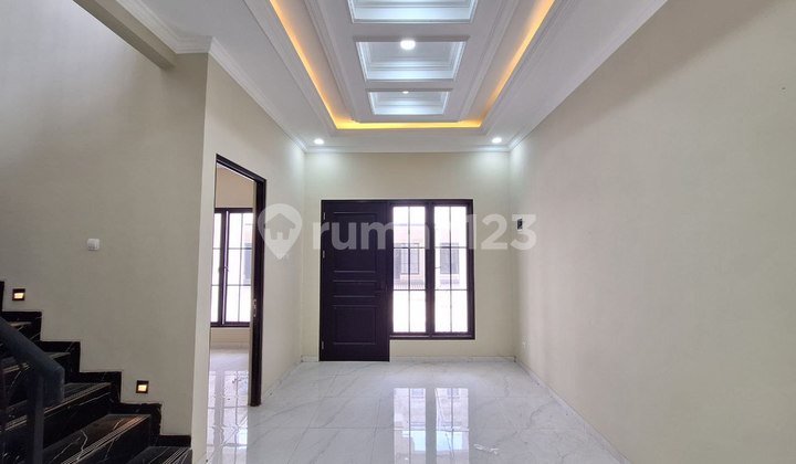 Rumah Mewah, Lokasi Premium di dalam Cluster, Samping Alun-Alun GDC Depok