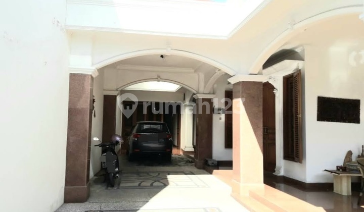 Dijual Rumah bagus dengan Lokasi sangat strategis cocok untuk usaha di jalan *Raya Gubeng Surabaya*, dekat dengan pusat bisnis dan komersial