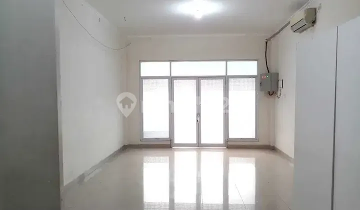 Disewakan Ruko Mutiara Taman Palem 3 Lantai