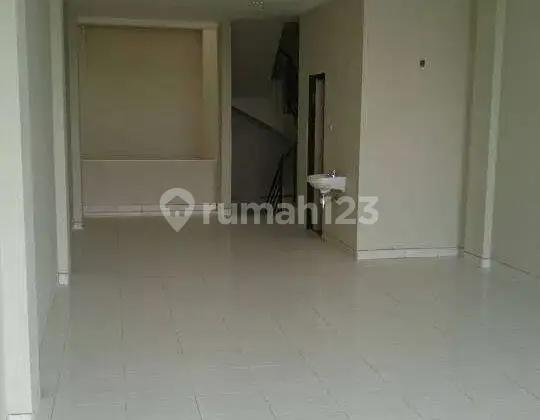 For Rent: 4.5-Story Shop House on Ciledug Raya, Cipulir 2
