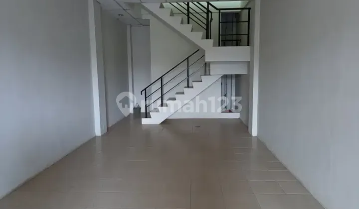 For Rent 4-Street Shophouse on Jl Peta Selatan, Kalideres For Rent 4-Street Shophouse on Jl Peta Selatan, Kalideres