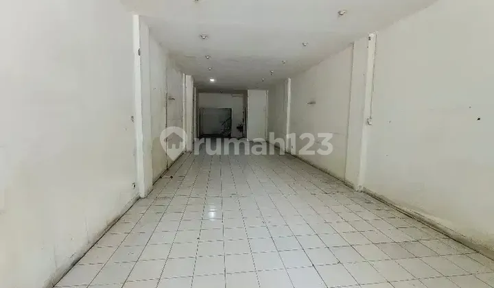 For Rent: 3-Story Shop House in Taman Palem, Cengkareng 1