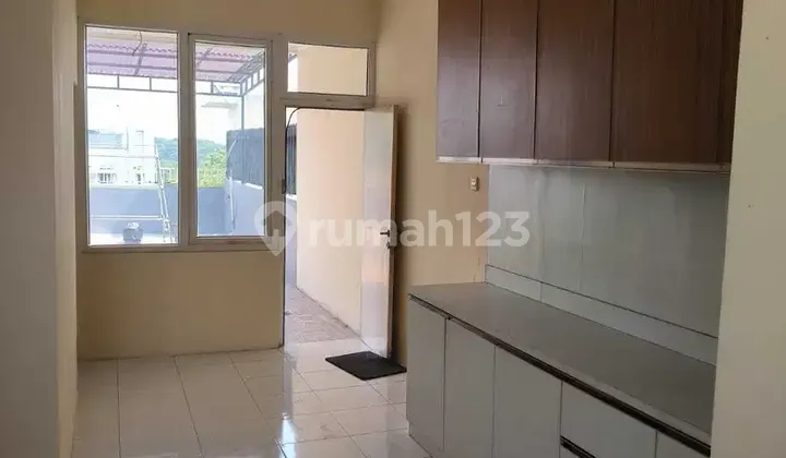 Dijual Ruko Green Court Tiga Lantai