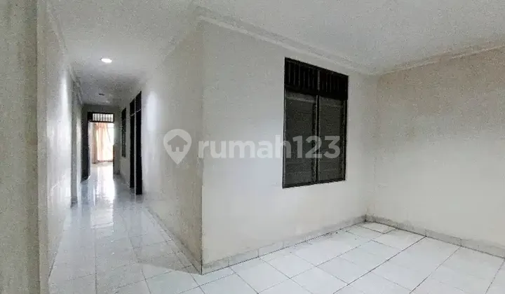 For Rent: 3-Story Shop House in Taman Palem, Cengkareng 2