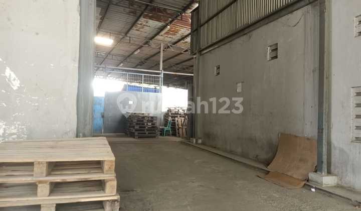 Warehouse for Rent on Arya Kemining Street, Cengkareng