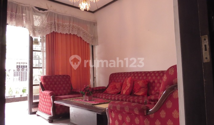 OLD HOUSE, LAND INCLUDED, IN CIKUTRA NEAR CAMPUS AND BUSINESS AREA. 2