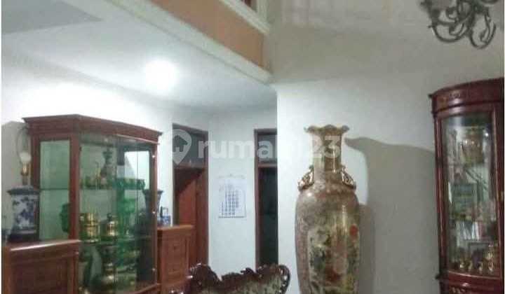 RUMAH LAMA TERAWAT 2 LANTAI SIAP HUNI