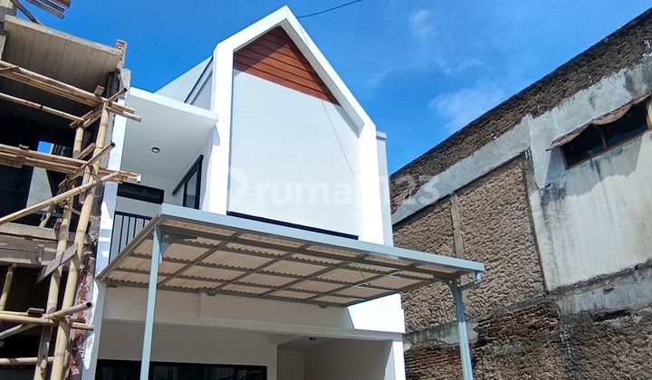 RUMAH 2 LANTAI TENGAH KOTA DENGAN DESAIN SCANDINAVIAN RUMAH 2 LANTAI TENGAH KOTA DENGAN DESAIN SCANDINAVIAN