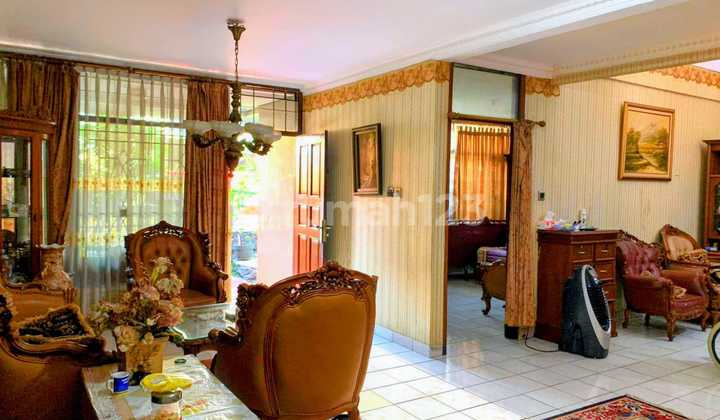 RUMAH LAMA KLASIK SANGAT TERAWAT SIAP HUNI - TURANGGA 2