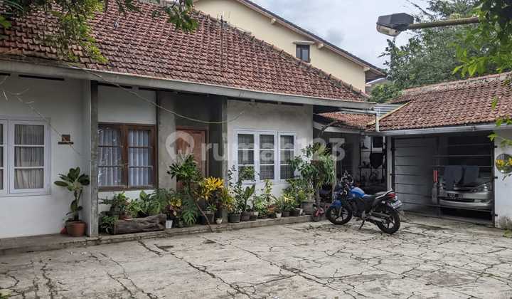RUMAH HOEK SAYAP RIAU / SUPRATMAN HITUNG TANAH