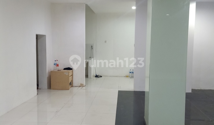 Shop House in Pademangan.