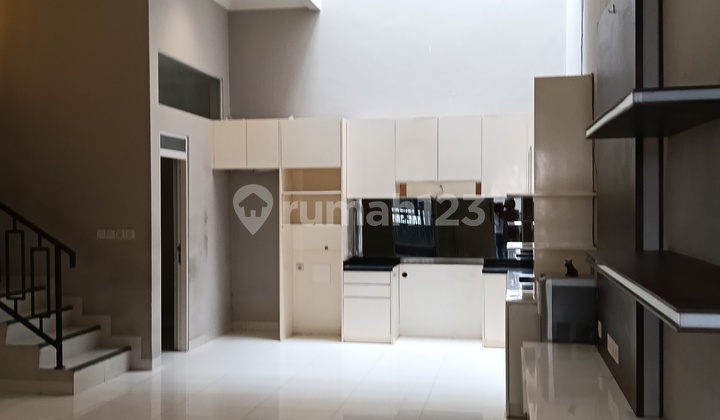 Rumah Bagus Rapi di Sunter SHM