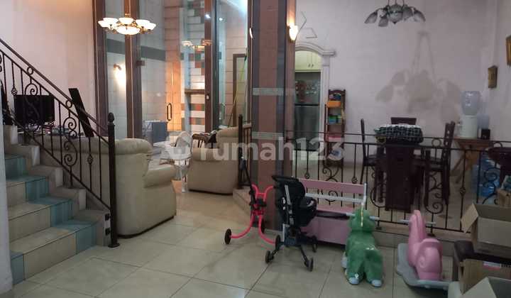 Dijual Rumah Lebar 8