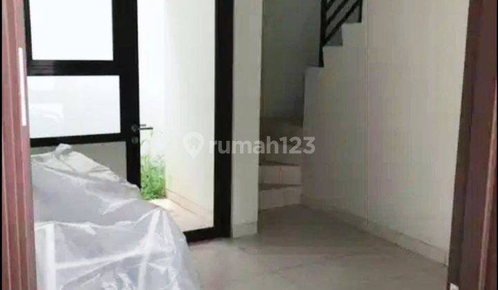 Rumah 2 Lantai Bagus Unfurnished di Cluster Burgundy, Bekasi 2