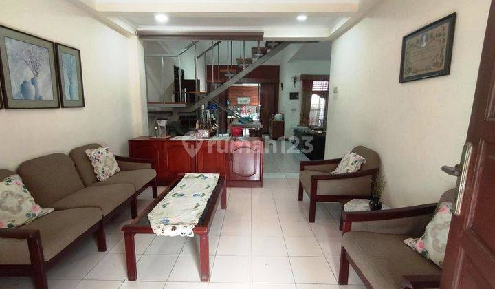 Rumah 2 Lantai Bagus Unfurnished SHM di Billymoon, Jakarta Timur 2