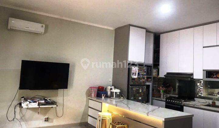 Rumah 2 Lantai Bagus Semi Furnished di Burgundy Residence, Bekasi 2