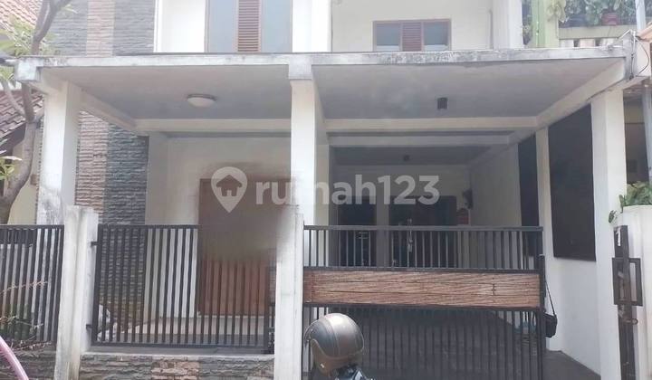 Rumah 3 Lantai Bagus Unfurnished SHM di Kemang Pratama 2, Bekasi
