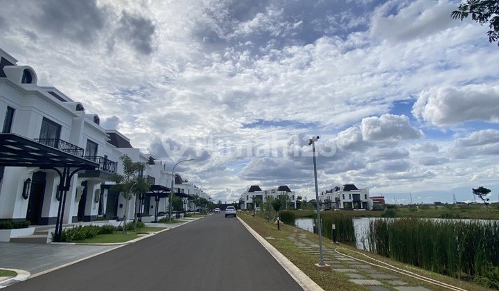Disewakan Rumah Mewah View Danau di Cluster Jasmia Residence Summarecon Crown Gading 2