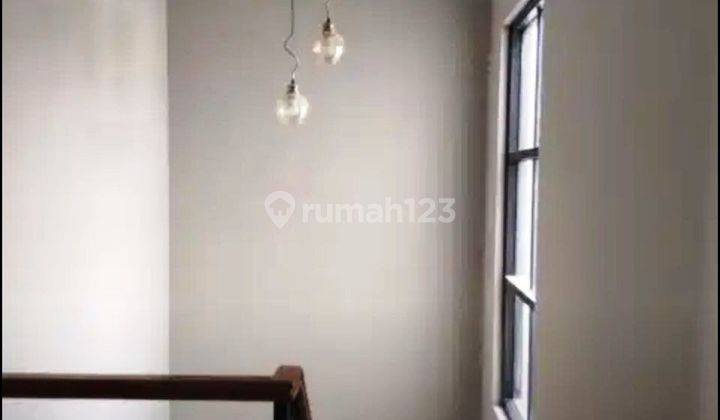 Rumah 2 Lantai Bagus Unfurnished SHM di Taman Galaxy, Bekasi 2