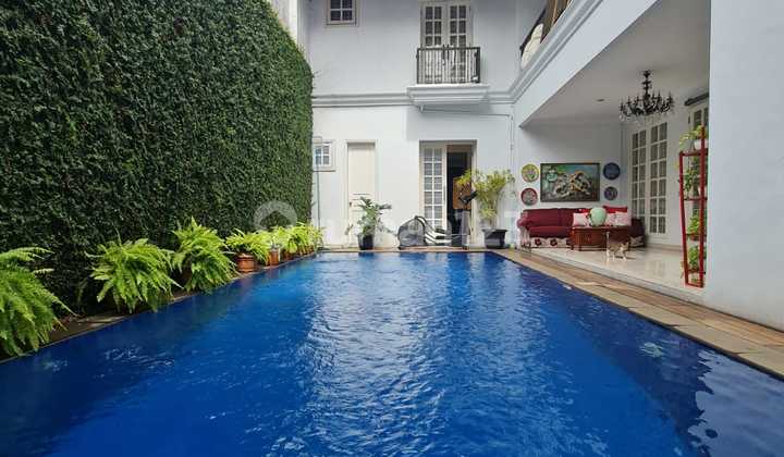 Rumah Mewah dan Luas di Kebayoran Lama Siap Huni