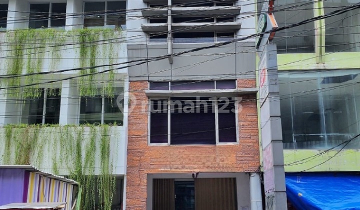 Nice Shop House in Strategic Area with Sweet Price Nice Shop House in Strategic Area with Sweet Price