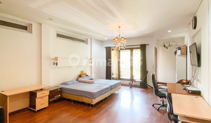 Rumah Luas di Pondok Indah Rumah Luas di Pondok Indah